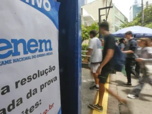 Redação do Enem sobre envelhecimento amplia debate sobre seguro de vida e previdência