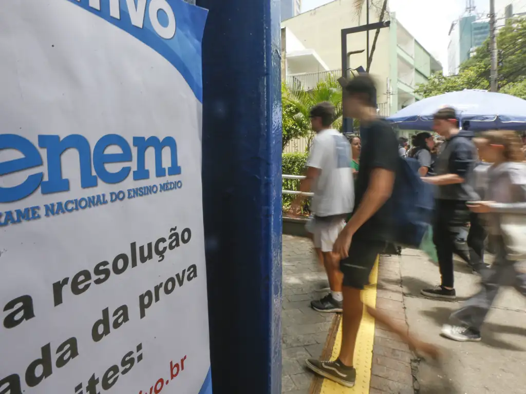 Redação do Enem sobre envelhecimento amplia debate sobre seguro de vida e previdência